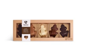 GAVEÆSKE M. 5 STK FYLDTE CHOKOLADEFRØER, lys æske