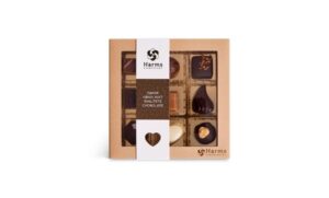 GAVEÆSKE M. 9 STK FYLDTE CHOKOLADER, lys æske