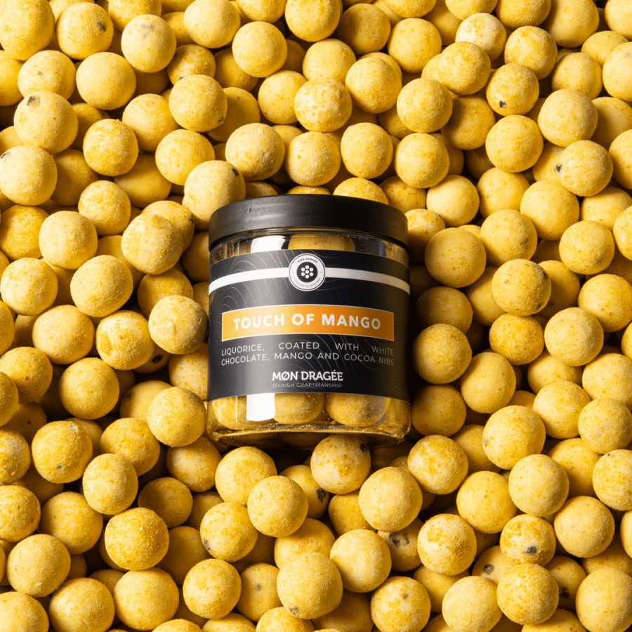 TOUCH OF MANGO – LIQUORICE COATED WITH WHITE CHOCOLATE, MANGO AND COCOA NIBS – 150 G