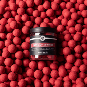 TASTE OF SUMMER – LIQUORICE COATED WITH WHITE CHOCOLATE, RASPERRY AND RHUBARB – 150 G
