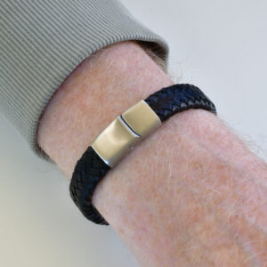 Flettet læderarmbånd 12x5 mm - mat forgyldt rustfrit stål